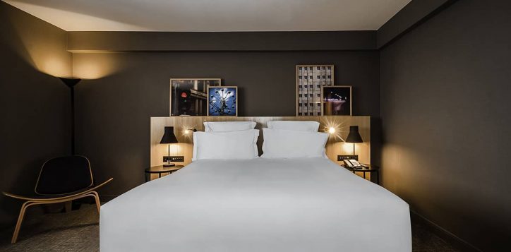executive-room-with-king-size-bed-42-led-tv-bathtub-and-lounge-access